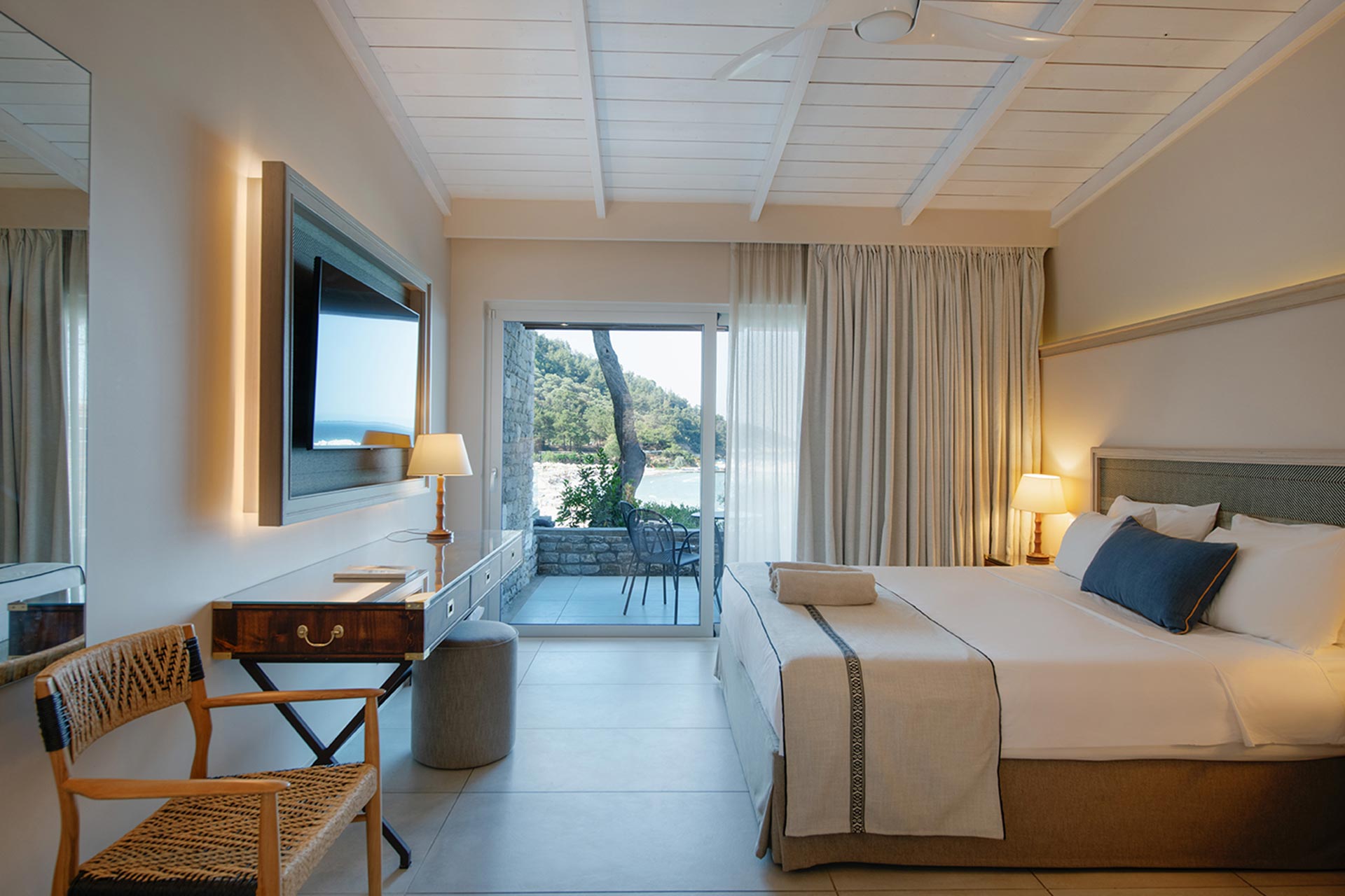 SeaFronDeluxeRoom03